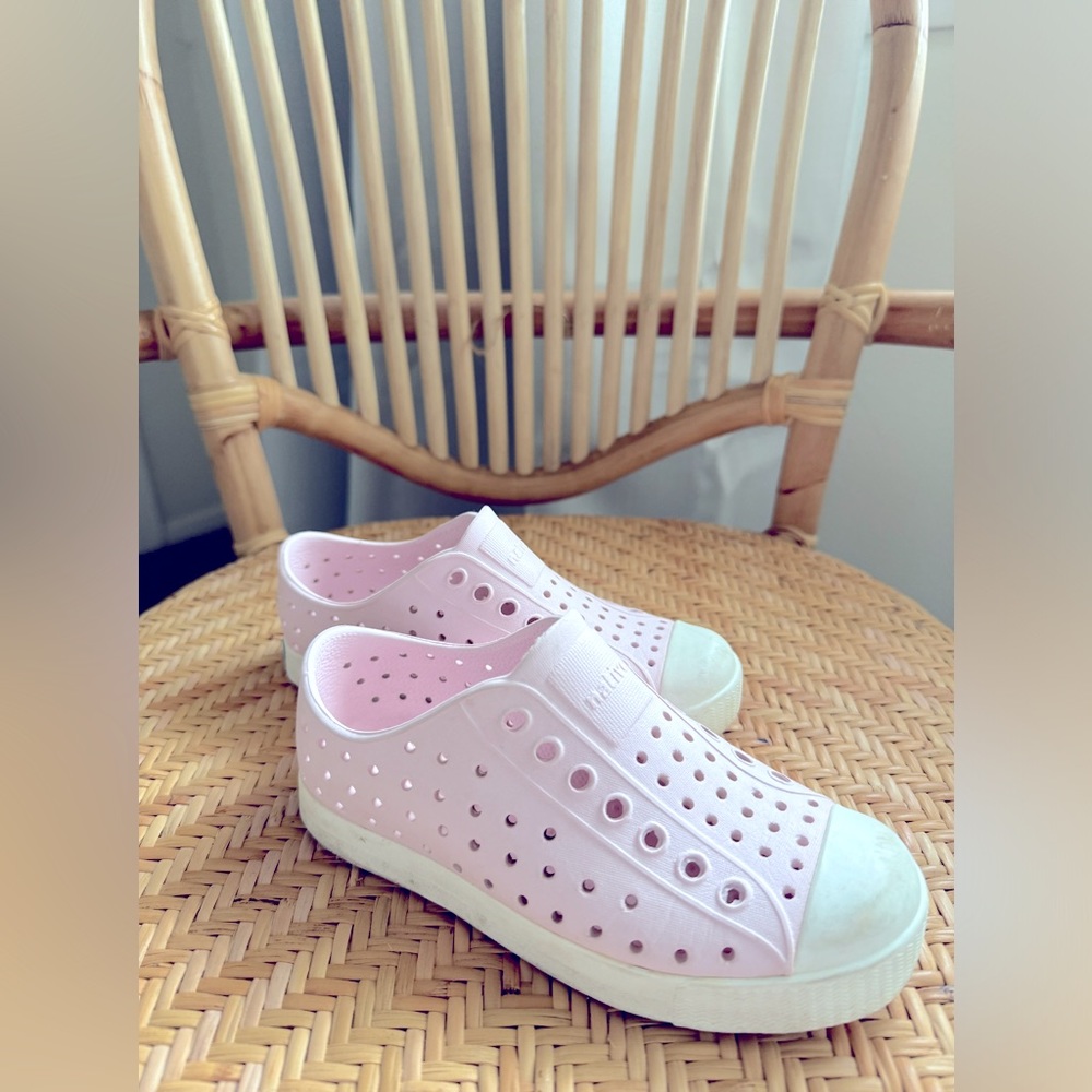 Native - Jefferson Milk Pink slip-on shoes size 11 little girl.